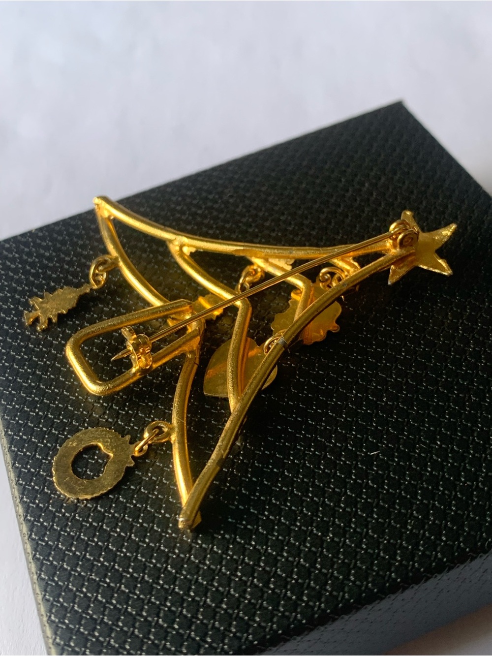 Vintage Gold Tone Christmas Tree Charm Brooch - Festive Holiday Pin - Picture 11 of 13